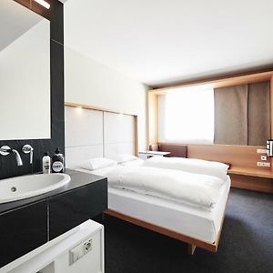 Zimmer mit Kingsize-Bett